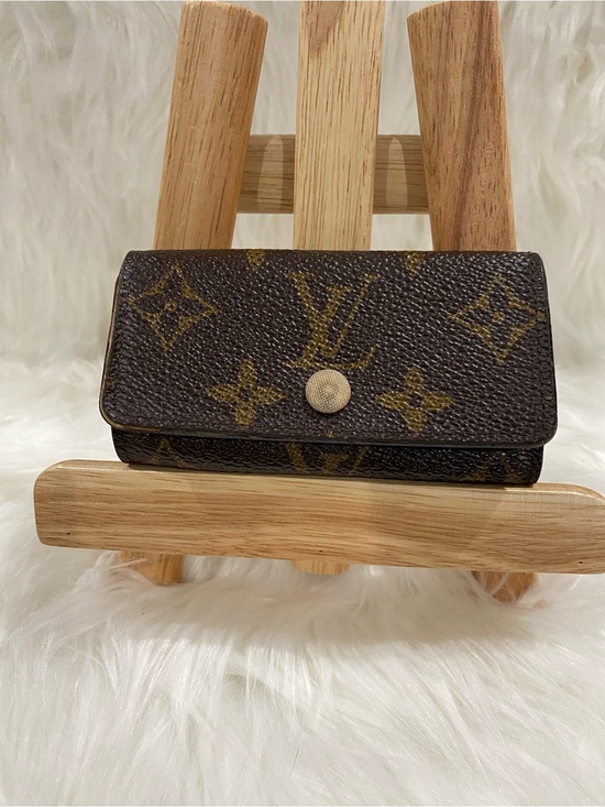 Louis Vuitton Accessories - Louis Vuitton Monogram Brown Canvas Key Holder - burgundy interior